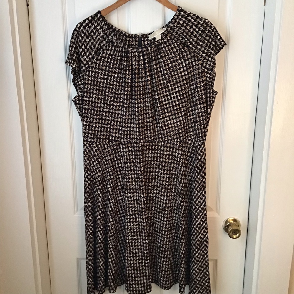 MICHAEL KORS: Black brown white houndstooth pattern cap sleeve skater dress 1X